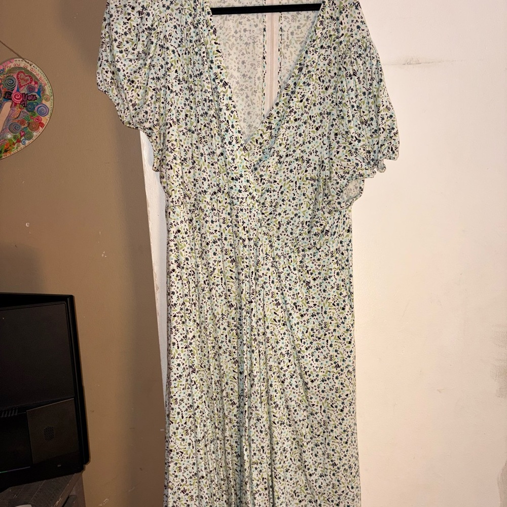 Torrid Floral V-Neck Maxi Dress in Light Green